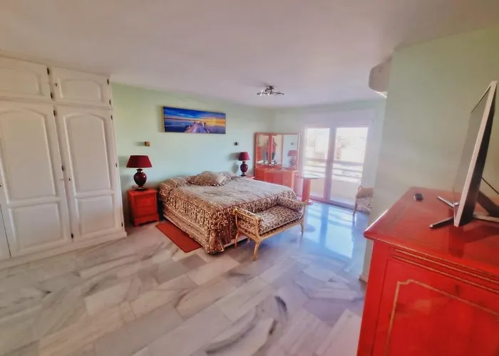 Apartment Penthouse With Private Pool, Hot Tub Jacuzzi With Sea Views And Chill-out Zone, Close To The Sea *