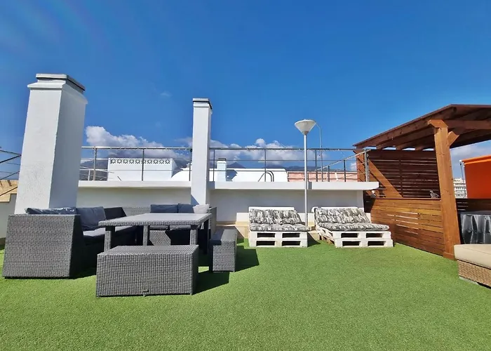 Penthouse With Private Pool, Hot Tub Jacuzzi With Sea Views And Chill-out Zone, Close To The Sea *