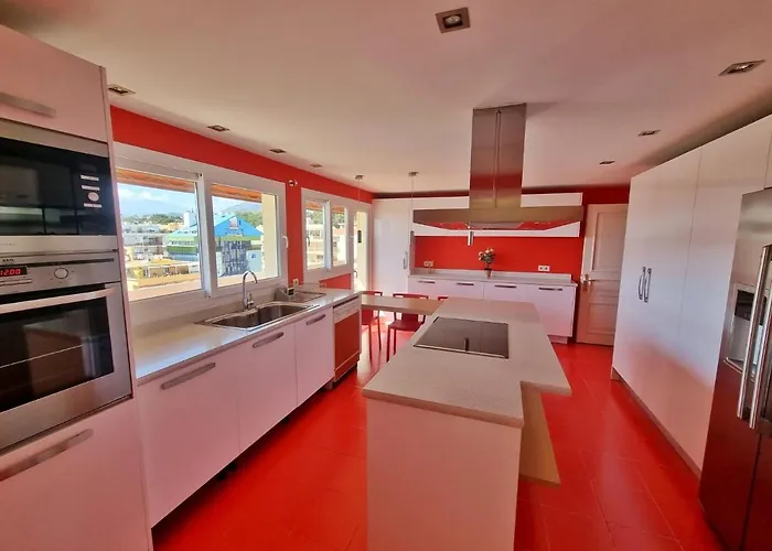 Penthouse With Private Pool, Hot Tub Jacuzzi With Sea Views And Chill-out Zone, Close To The Sea *