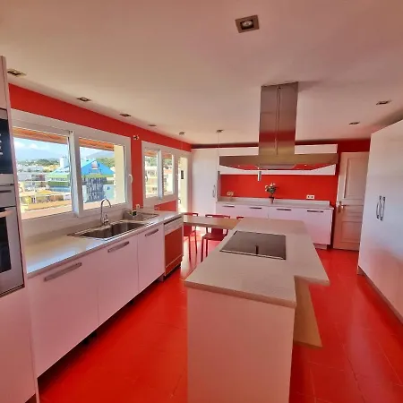 Penthouse With Private Pool, Hot Tub Jacuzzi With Sea Views And Chill-out Zone, Close To The Sea *