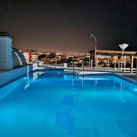 アパート Penthouse With Private Pool, Hot Tub Jacuzzi With Sea Views And Chill-out Zone, Close To The Sea マルベーリャ