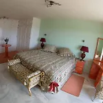 Penthouse With Private Pool, Hot Tub Jacuzzi With Sea Views And Chill-out Zone, Close To The Sea 마르베야